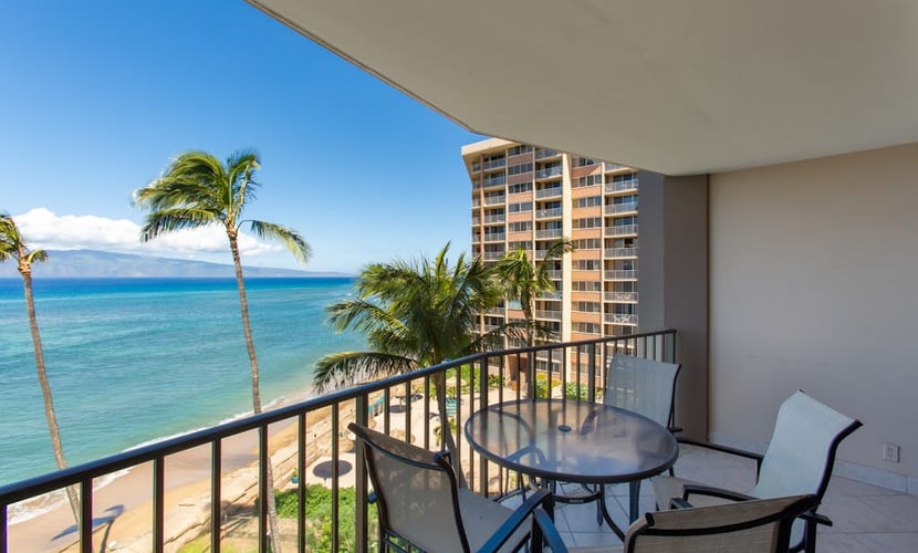 Oceanfront sixth-floor condo w/water views, balcony, washer/dryer, shared pool