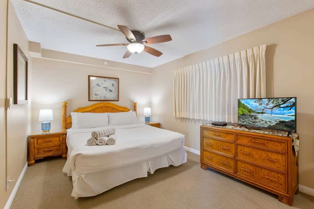 Oceanfront sixth-floor condo w/water views, balcony, washer/dryer, shared pool