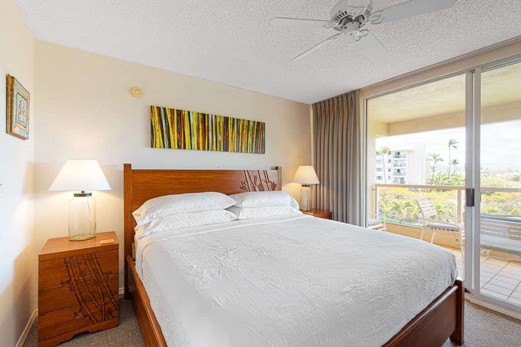 4th-floor condo with pool, hot tub, tennis - snowbirds welcome