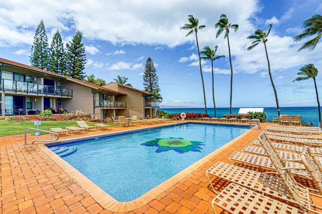 Ground-floor condo with ocean view, high-speed WiFi, & full kitchen