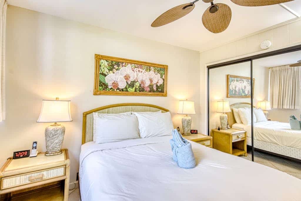 Ground-floor condo with ocean view, high-speed WiFi, & full kitchen