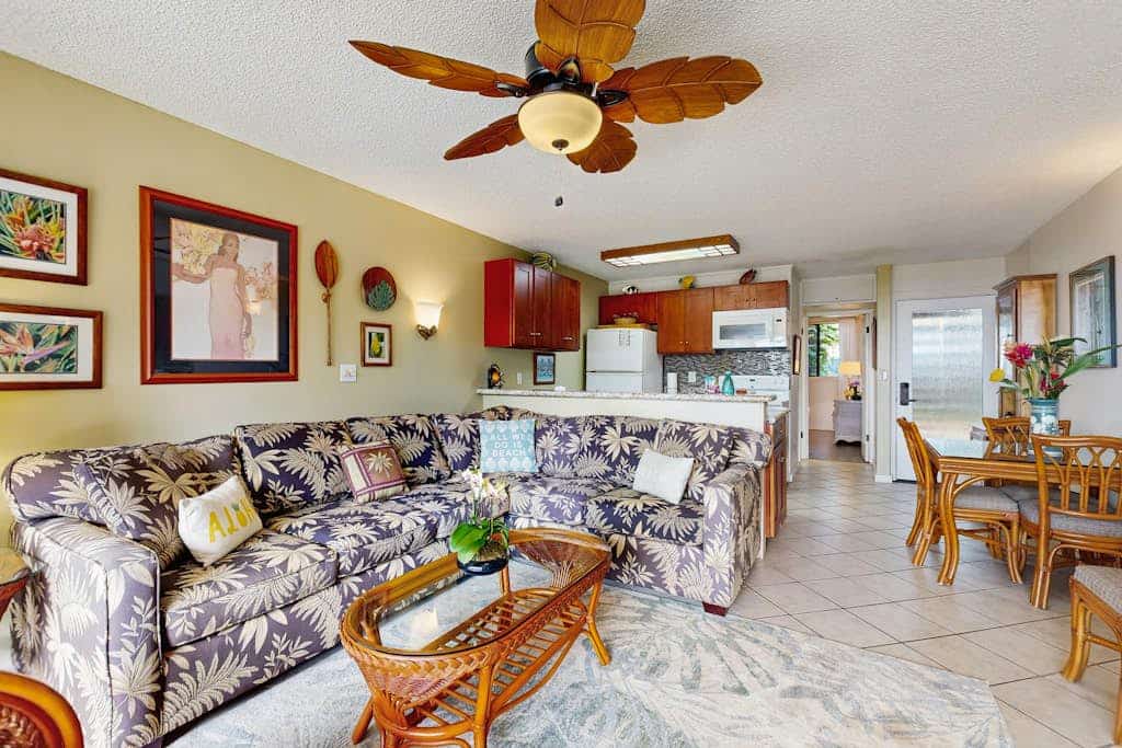 Ideal island condo steps from Turtle Beach with pool & patio
