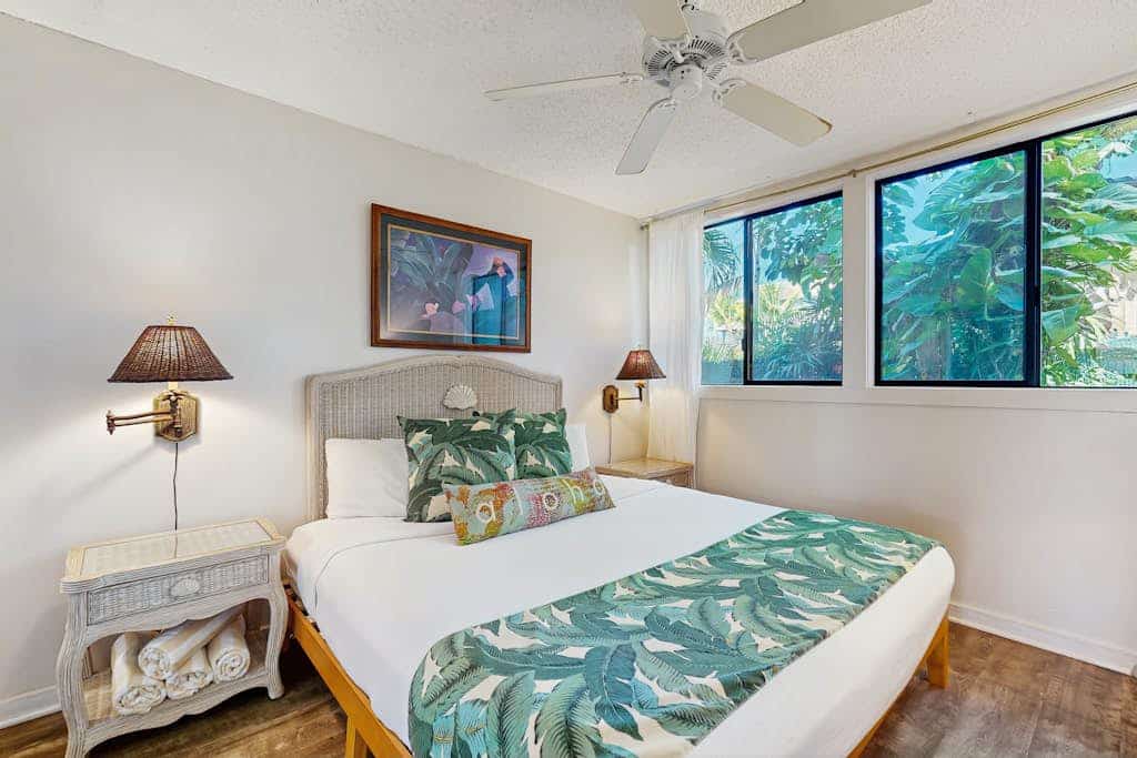 Ideal island condo steps from Turtle Beach with pool & patio