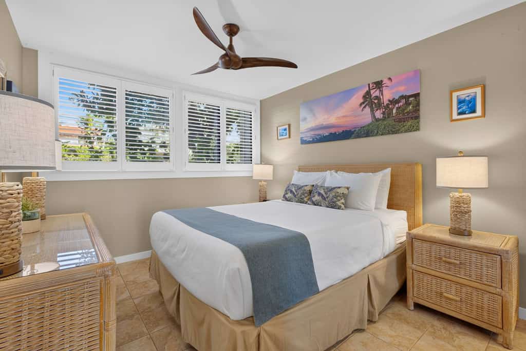 Charming, oceanfront condo with high-speed WiFi, water views, & pool