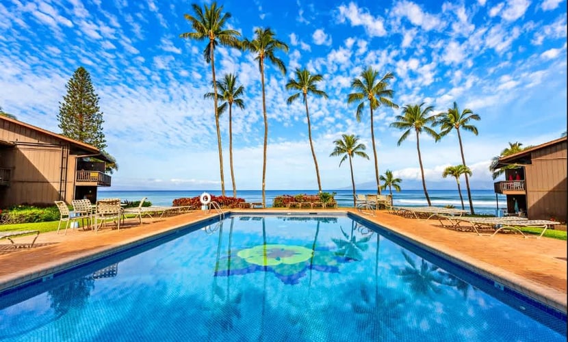 Perfect beach getaway with pool & high-speed WiFi