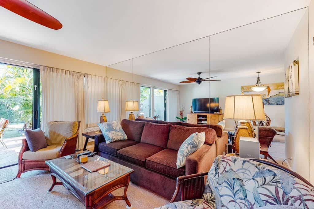 Walkable condo with two pools, hot tub, tennis, grill & beach access