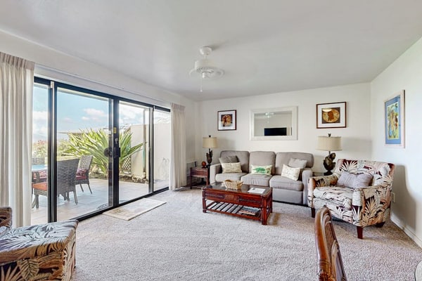 Luxury escape with AC, pools & hot tub - close to beaches