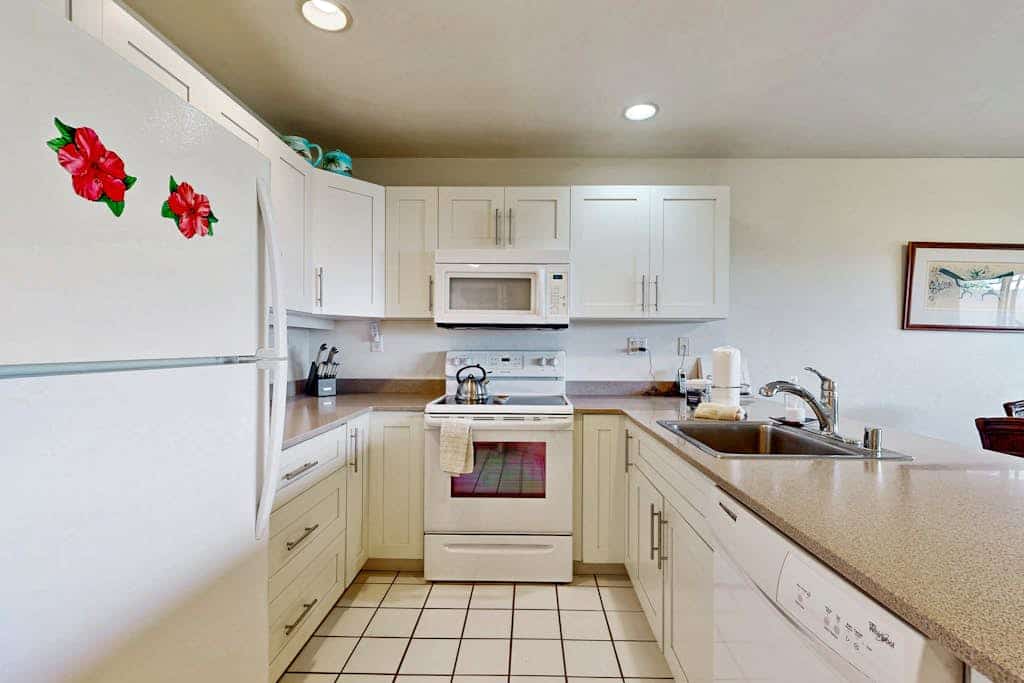 Luxury escape with AC, pools & hot tub - close to beaches