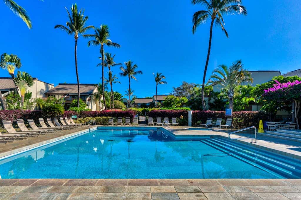 Top-floor getaway with lagoon pool, hot tub, tennis & beach access