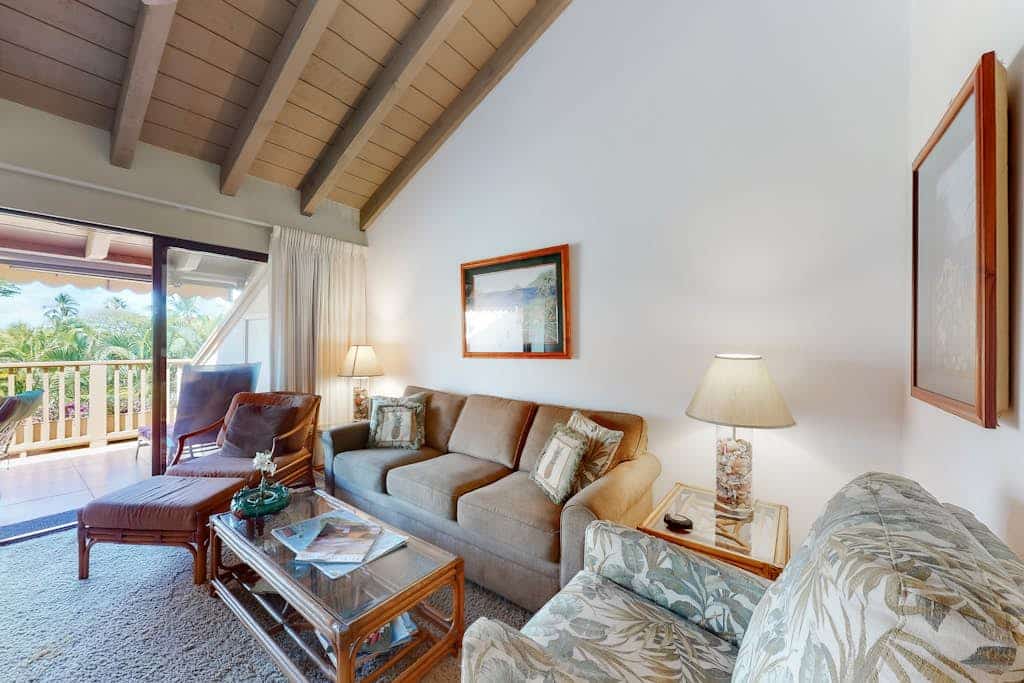 Top-floor getaway with lagoon pool, hot tub, tennis & beach access