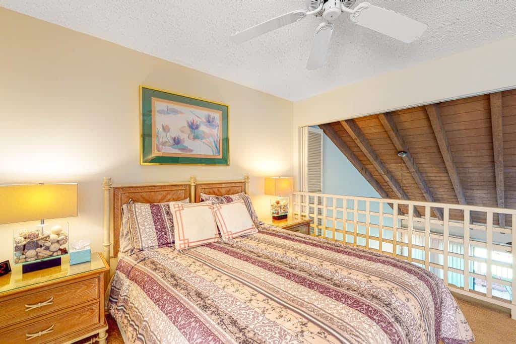 Top-tier getaway with pools, grill & hot tub - the waves await