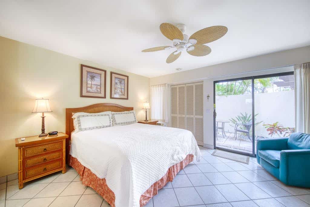 Ocean-view hideaway with pools, hot tub, tennis & grill - beaches await