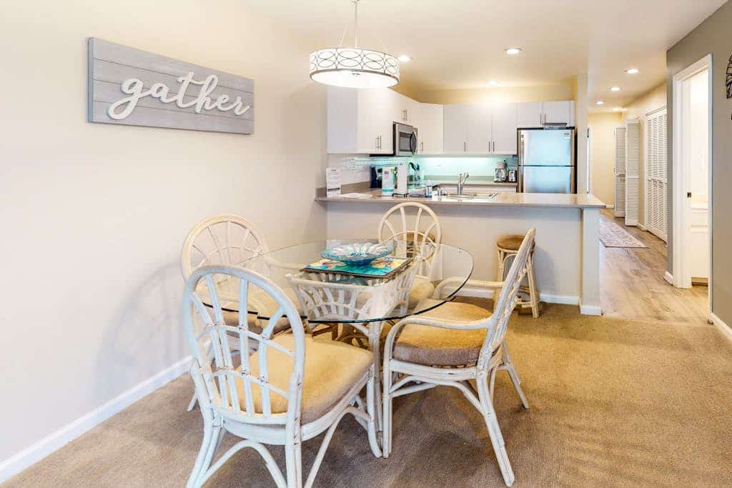 Vacation condo with grill, AC, pools & hot tub - near beaches