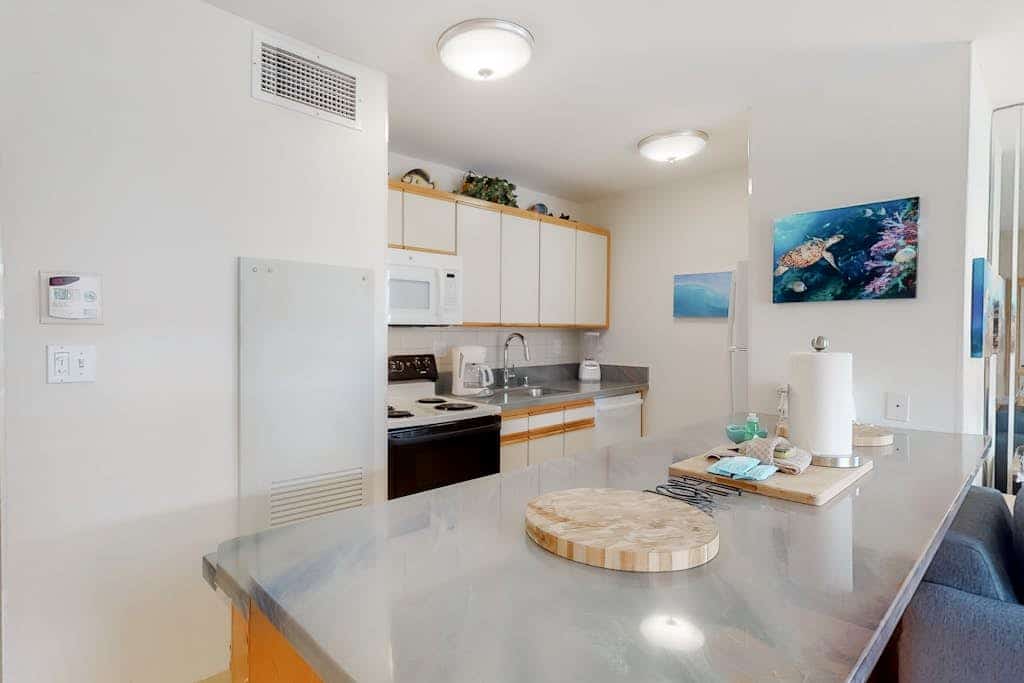 Sugar Beach Resort Condo w/ Shared Pool/Hot tub, Private W/D-Surf, Bike, More