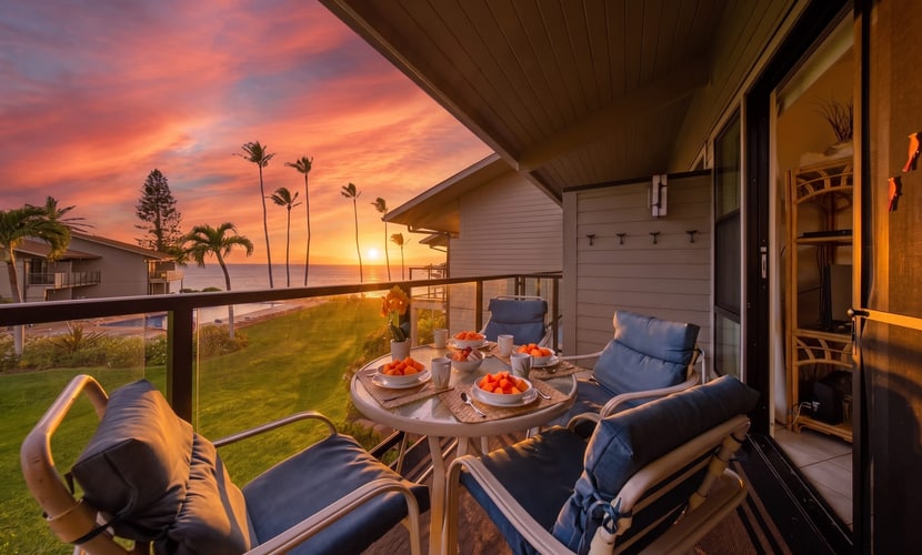 Island dwelling near the beach with pool, grills, & high-speed WiFi