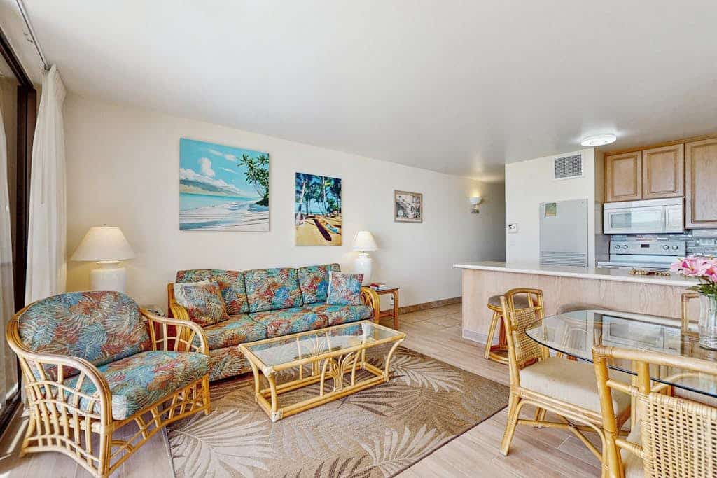 Kihei getaway - private corner condo with beautiful ocean view, bright interior, just steps from the beach