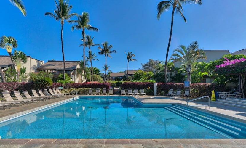 Relaxing condo with outdoor pool, hot tub & high-speed WiFi