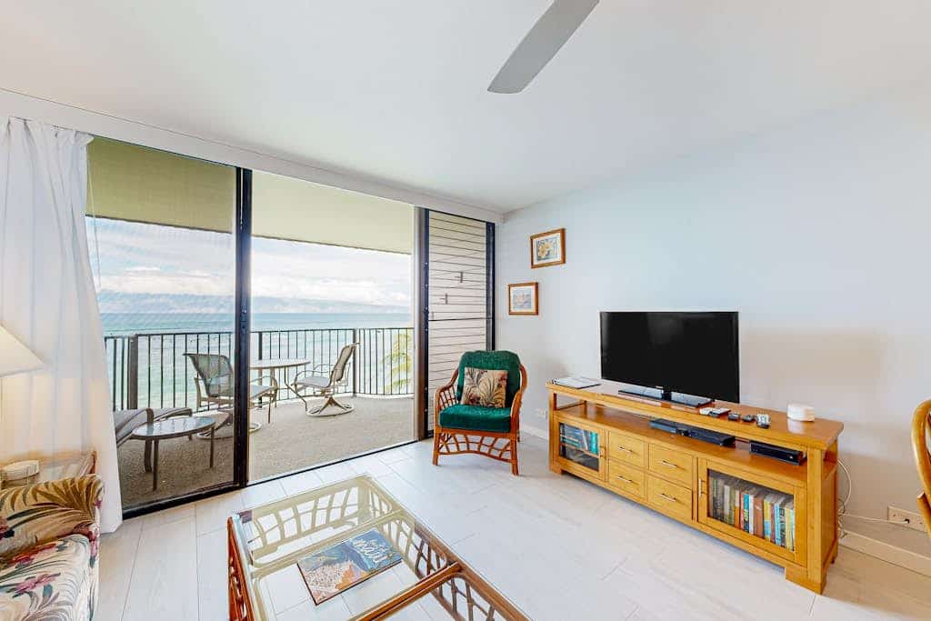 Ocean-view condo with balcony, pool, & sun loungers - walk to beach