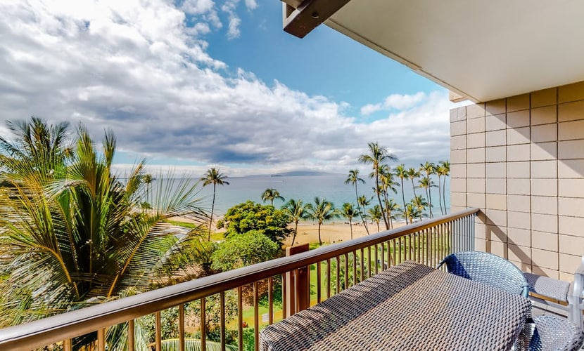 Resort condo steps from the beach with pool, gym & lanai