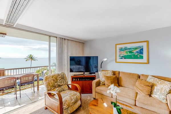 Resort condo steps from the beach with pool, gym & lanai