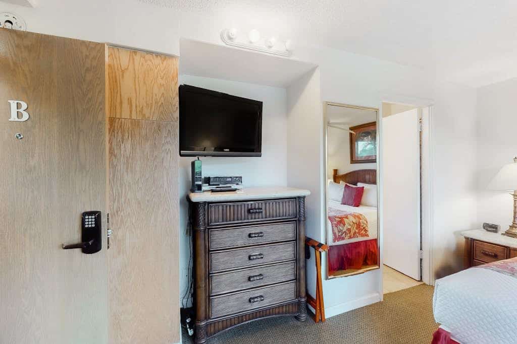 Mana Kai Maui Resort condo with grill & WiFi - great location