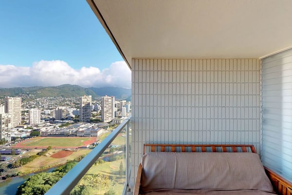Cozy condo with pool, hot tub, & sauna - private lanai, ocean views