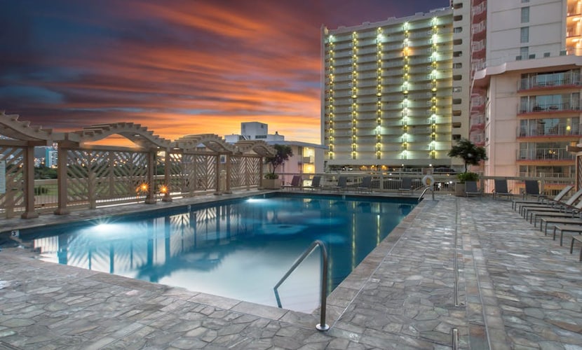 Cozy condo with pool, hot tub, & sauna - private lanai, ocean views