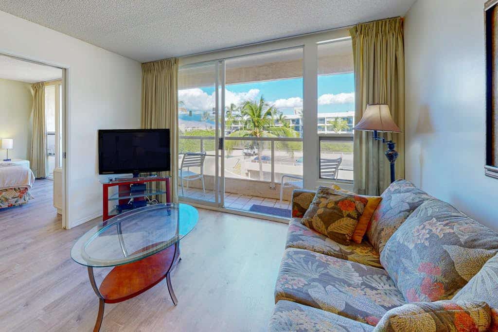 Updated ocean-view condo with 2 pools & hot tubs - walk to beach / dining