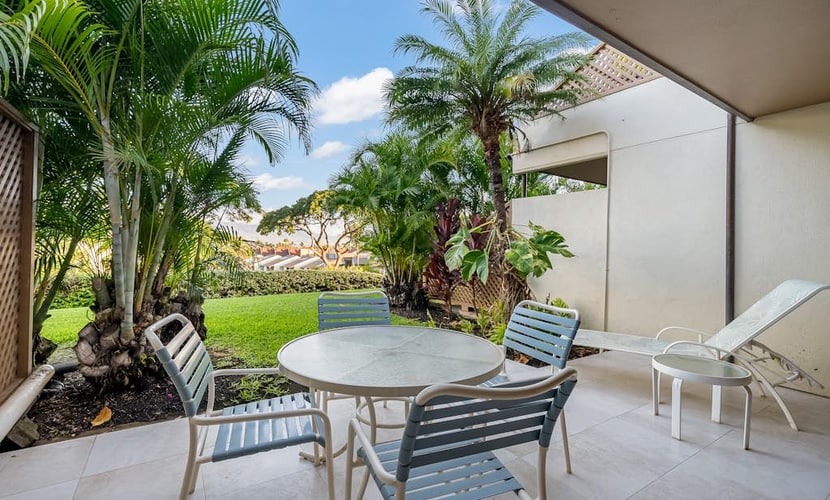 Tropical haven with pool, hot tub, grills & window AC - walk to beach