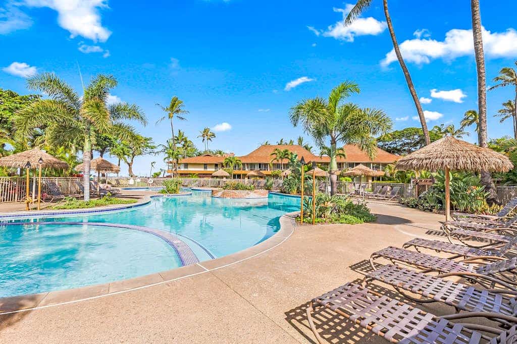 Ground Floor Condo with Shared Pool & Hot Tub, & WiFi- Great Location