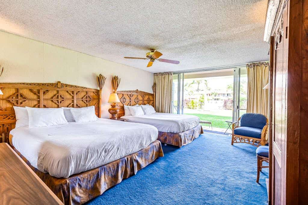 Ground Floor Condo with Shared Pool & Hot Tub, & WiFi- Great Location