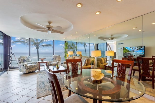 August Sale!
Oceanfront condo with lanai, central AC, W/D, pool, hot tub & beach access