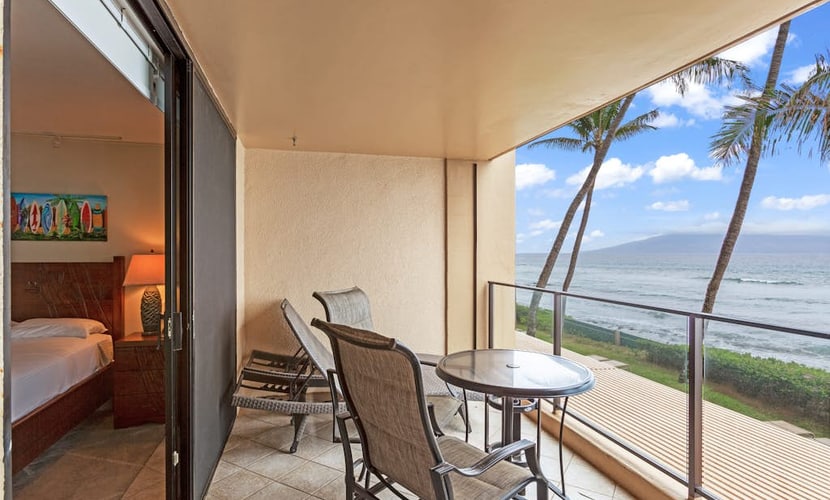 August Sale!
Oceanfront condo with lanai, central AC, W/D, pool, hot tub & beach access