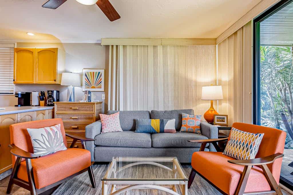 Ocean-view condo, ground floor - pool, hot tub, full kitchen & ocean-view lanai
