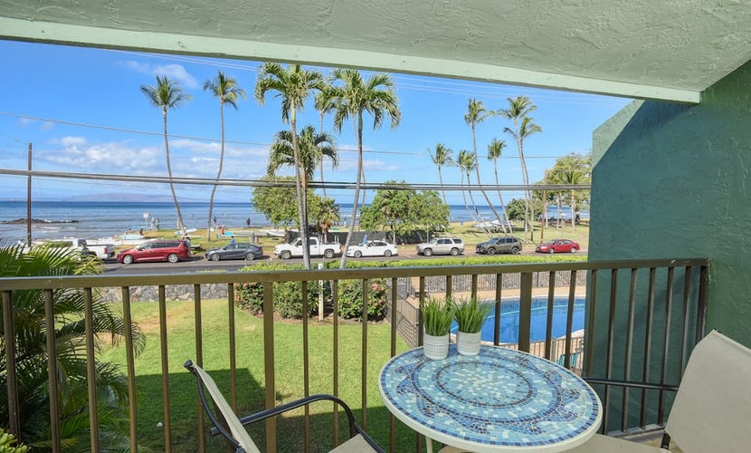 Enchanting ocean view condo with pool, lanai, full kitchen, & washer/dryer