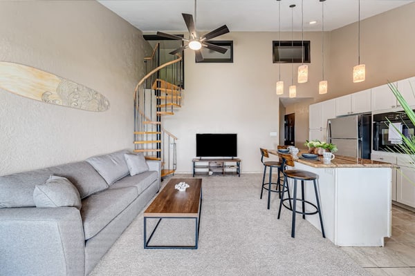 Enchanting ocean view condo with pool, lanai, full kitchen, & washer/dryer