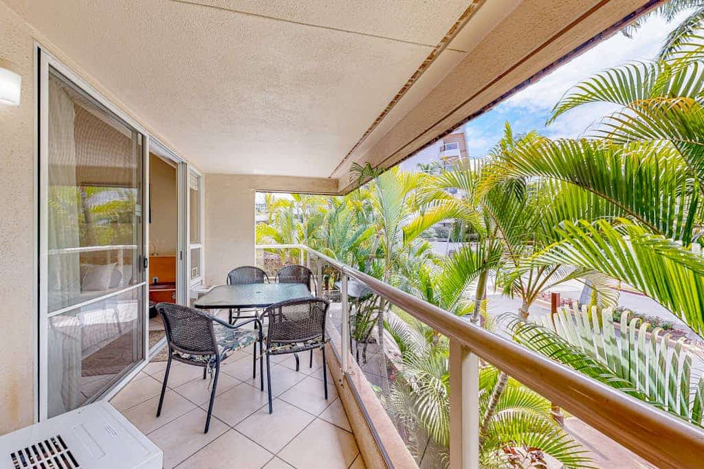 Island getaway with pools, hot tubs, tennis, BBQs & easy beach access