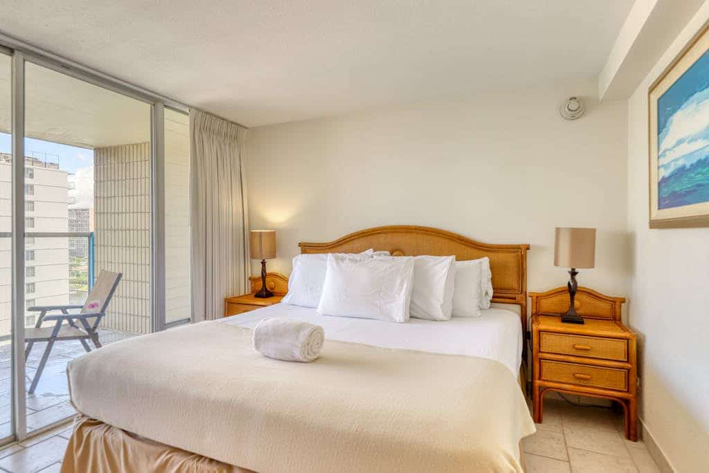 Conveniently located condo with pool & hot tub - private lanai