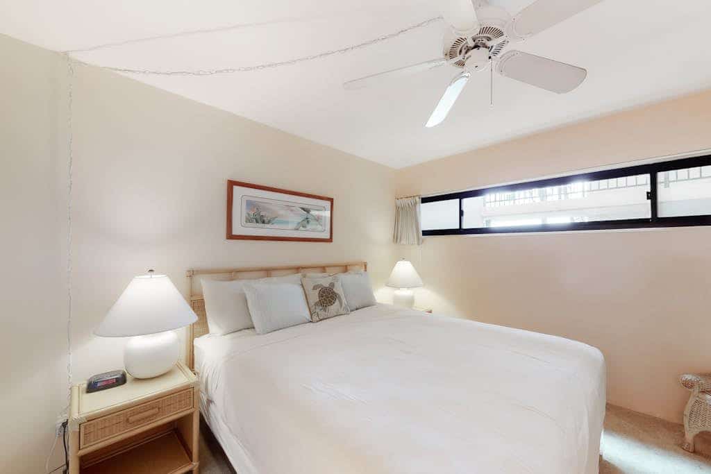 Charming oceanfront condo with lovely views - pool, hot tub & sauna on-site