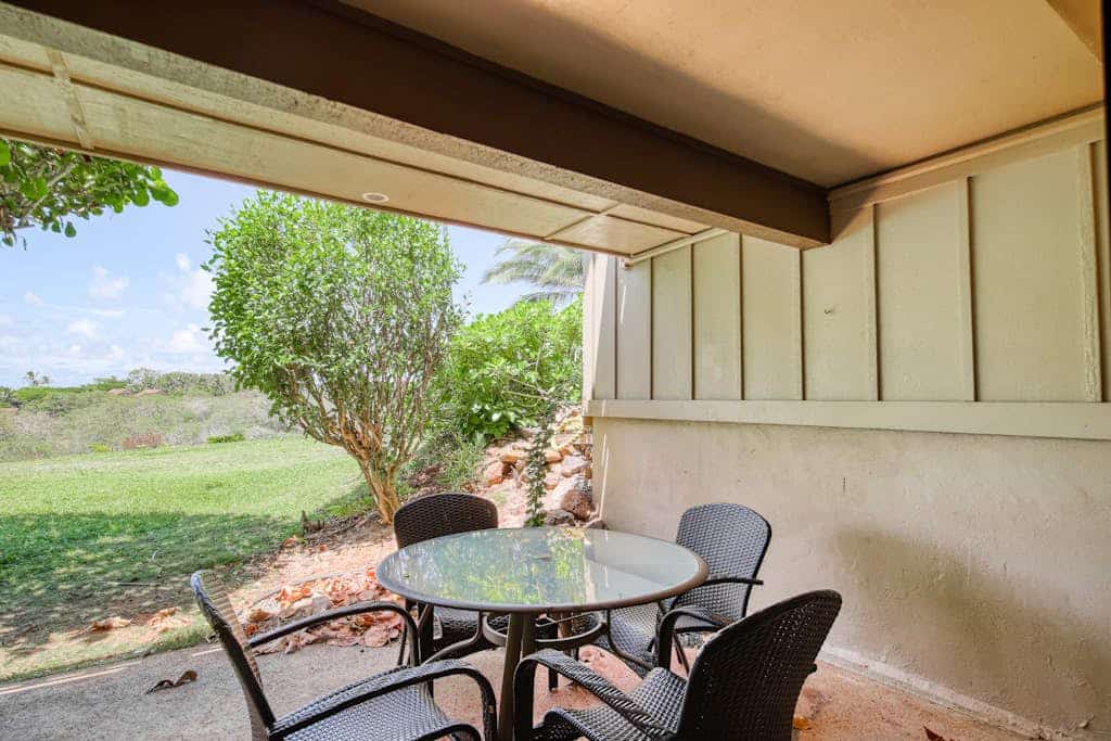 Garden View, Ground-Floor Condo w/ Lanai & Shared Hot Tub/Pool - Walk to Beach