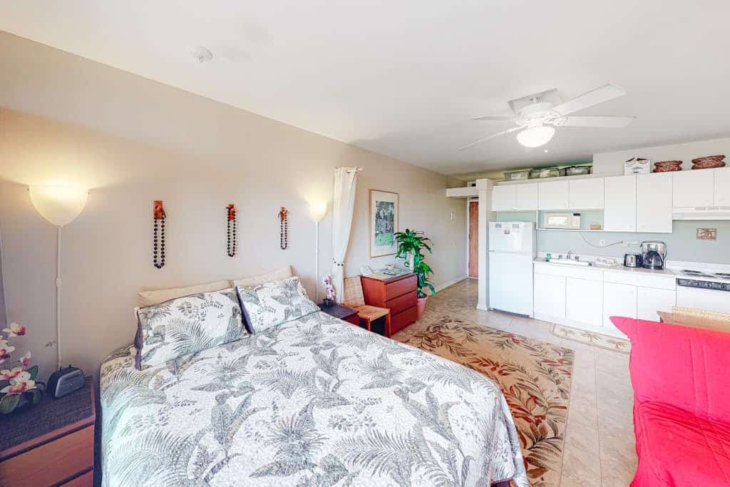 Ocean View Condo w/ Lanai, WiFi, Shared Pool/Grills - Steps to Kepuhi Beach