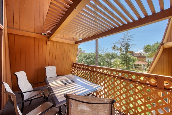 Centrally-Located Studio w/Free WiFi, Shared Pool, Grills, & Kitchenette