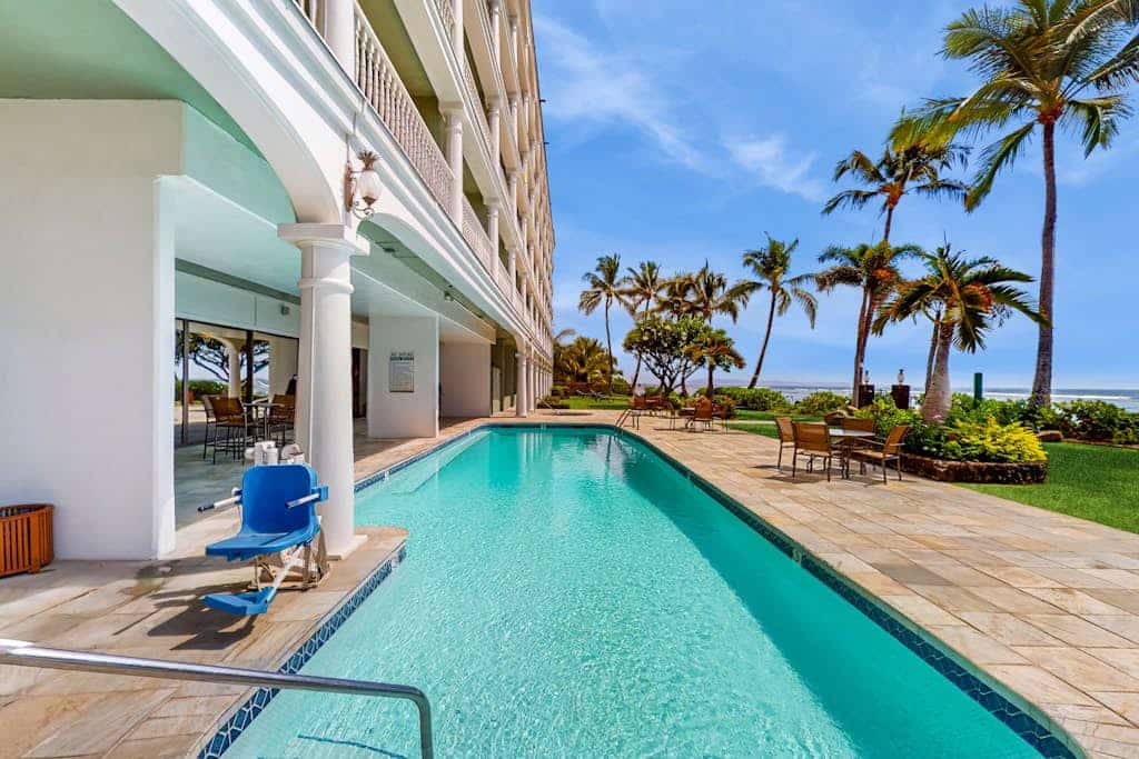 7th-floor condo with gorgeous views, beach access, fast WiFi, & full kitchen