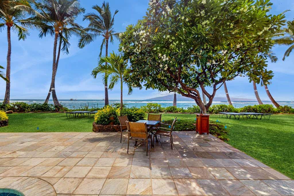 7th-floor condo with gorgeous views, beach access, fast WiFi, & full kitchen