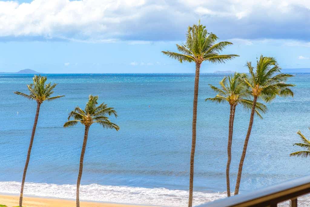 Beautiful penthouse suite with stunning ocean view, pool, hot tub & beach access