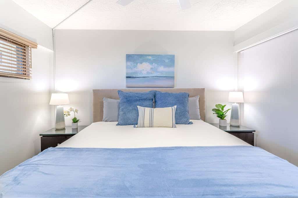 Beautiful penthouse suite with stunning ocean view, pool, hot tub & beach access
