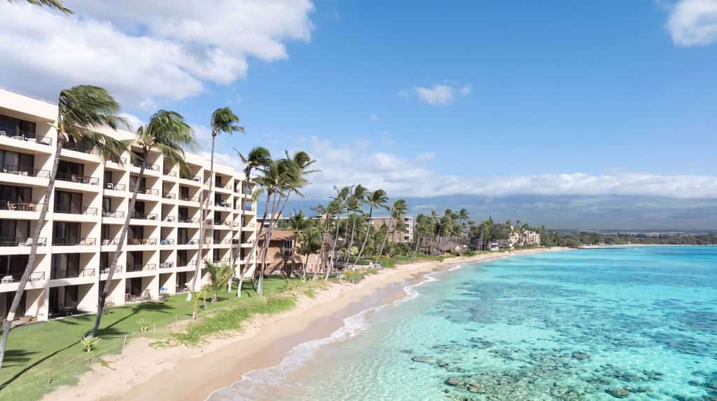 Beautiful penthouse suite with stunning ocean view, pool, hot tub & beach access