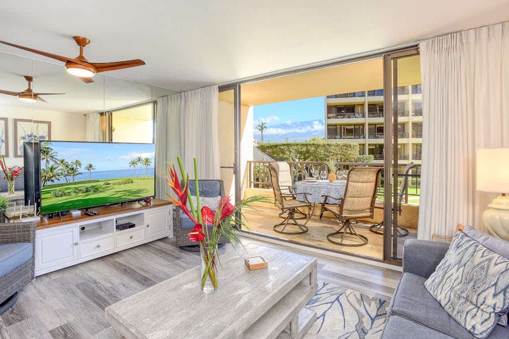 Renovated 2nd-floor condo with ocean/garden views, lanai, on-site hot tub & pool