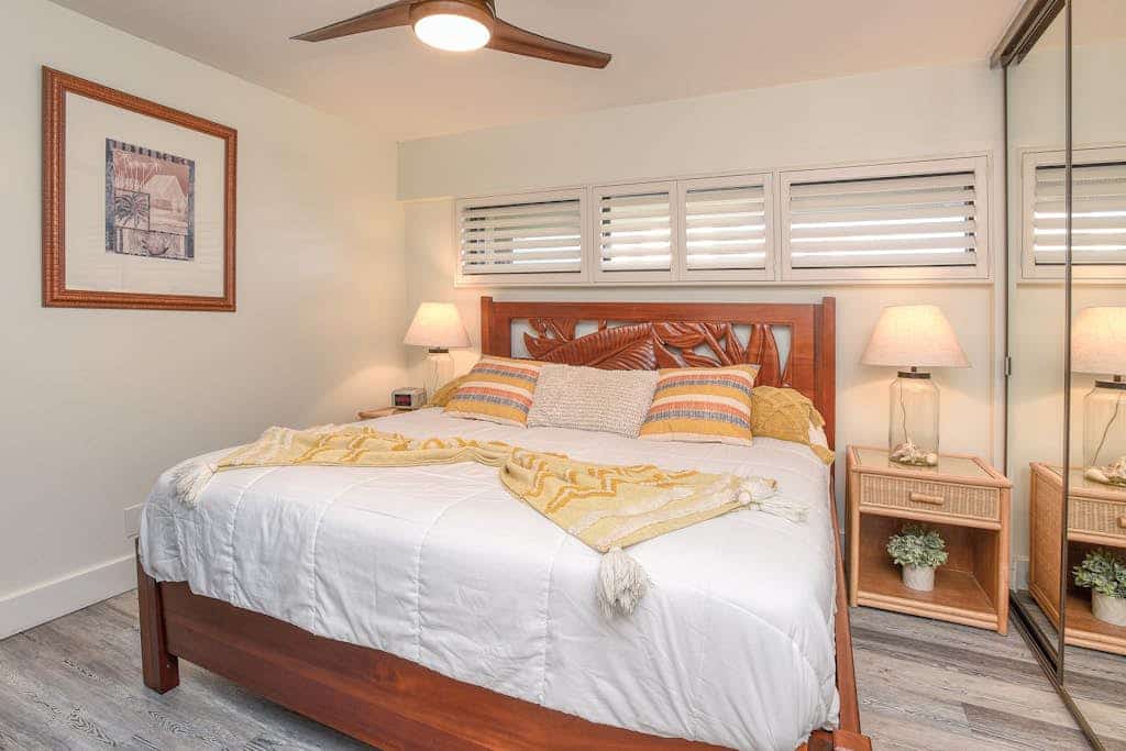 Renovated 2nd-floor condo with ocean/garden views, lanai, on-site hot tub & pool