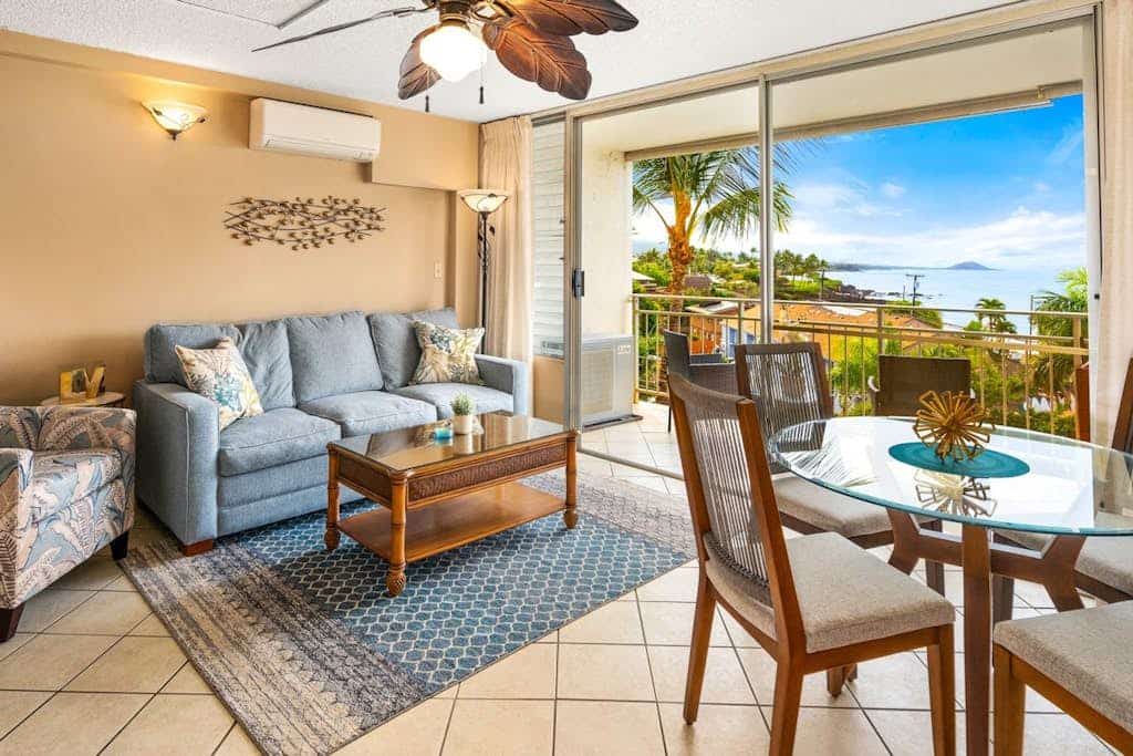 Comfortable ocean-view condo with WIFI, spacious lanai & pool - great location